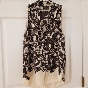 NWOT Wilfred Aritzia sleeveless 100% silk blouse top flower white black hi low